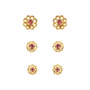 Brincos em trio com formato de flor e strass rosa