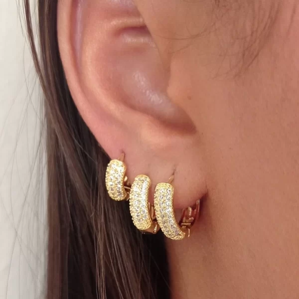 Kit de brincos de argolas cravejadas em zircônia banhada a ouro 18k
