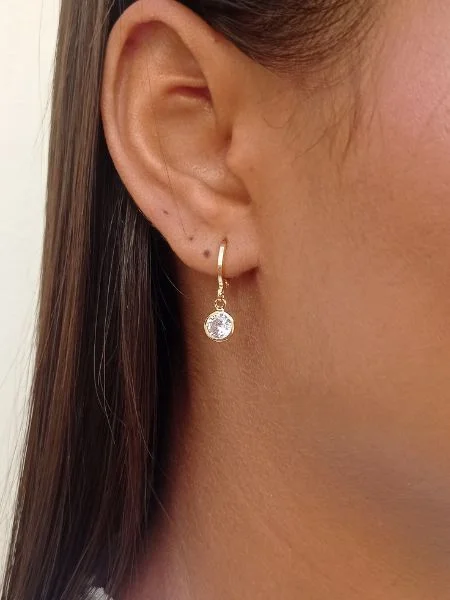 Brinco argolinha ponto de luz banhado a ouro 18k