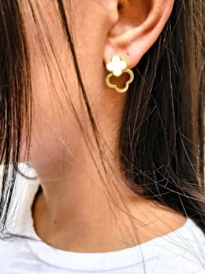 Brinco Trevo Madrepérola Vazado Banhado a Ouro 18k