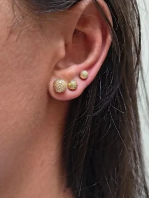 Brinco Trio de Bolinha Detalhada Banhada a Ouro 18k