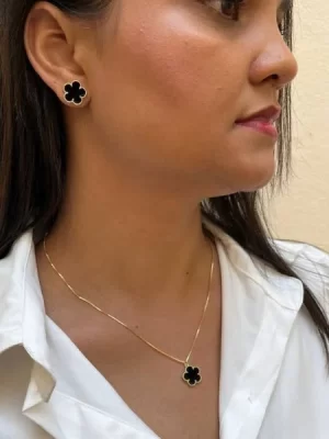 Conjunto Trevo 5 Pétalas Preto Banhado a Ouro 18K