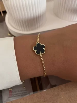 Pulseira Trevo 5 Pétalas Preta Banhada a Ouro 18k